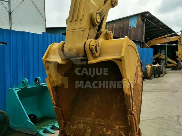 Used Komatsu PC450-10