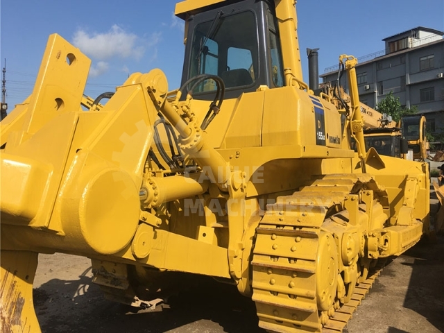 Used KOMATSU D155AX-5