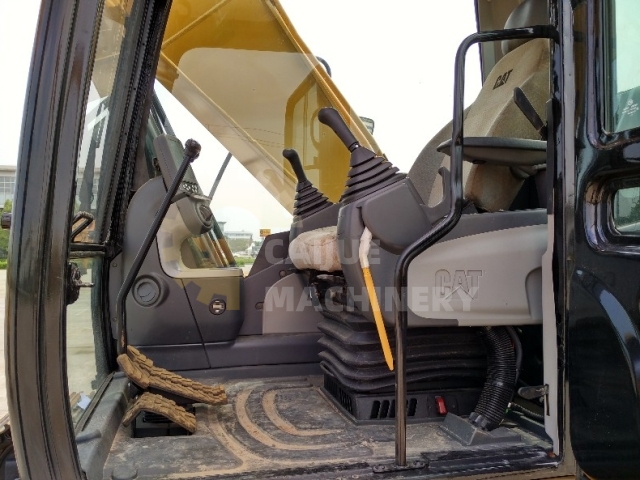 Used Caterpillar CAT323D