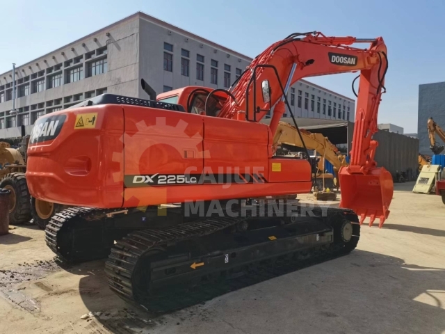 Used Doosan DX225LCA