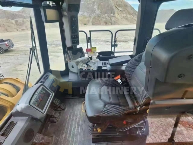 Used KOMATSU WA900