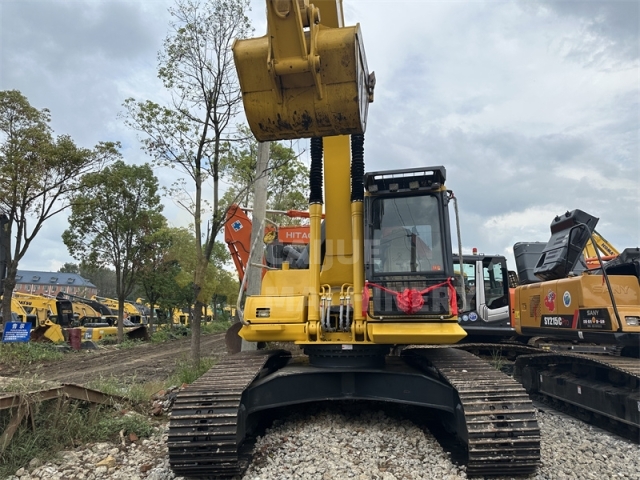 Used Komatsu PC240-8