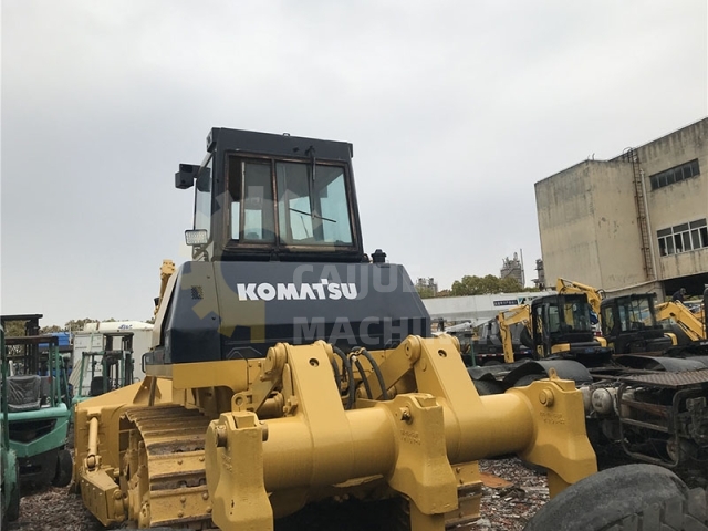 Used KOMATSU D85