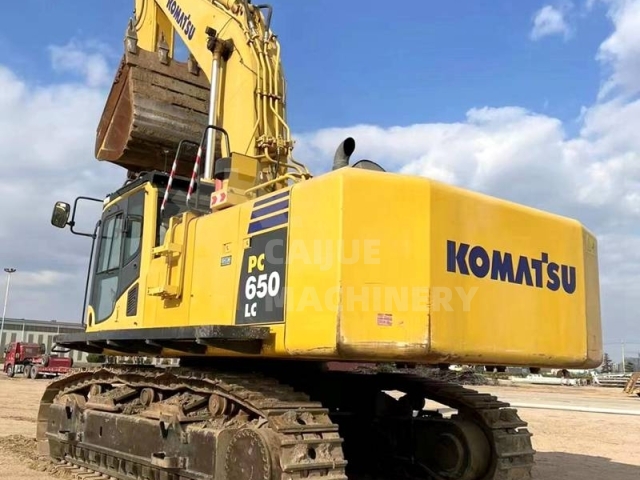 Used Komatsu PC650-8