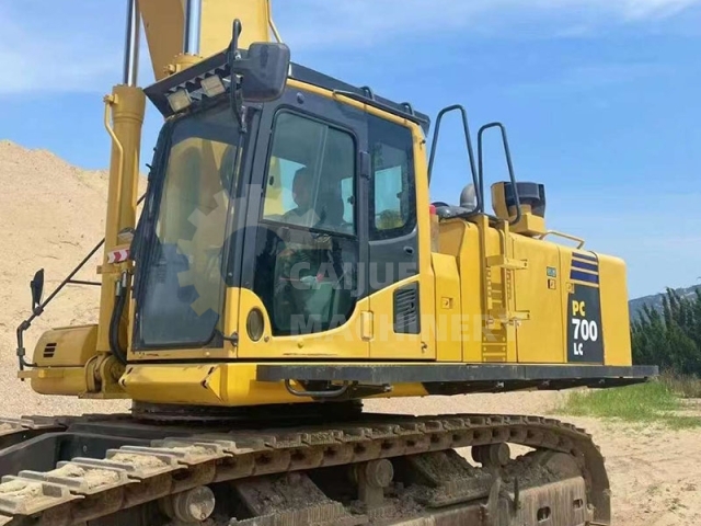 Used Komatsu PC700-8