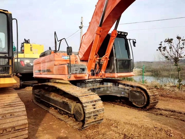 Used Doosan DX380