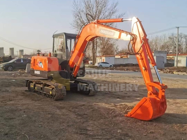 Used Doosan DH55