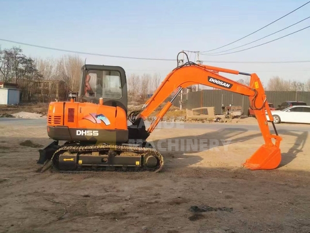 Used Doosan DH55