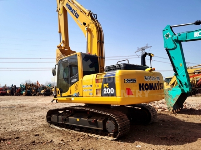 Used Komatsu PC200-8