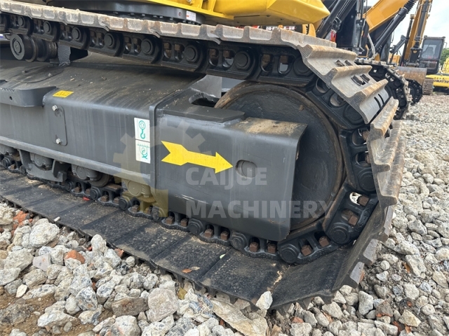 Used Komatsu PC240-8