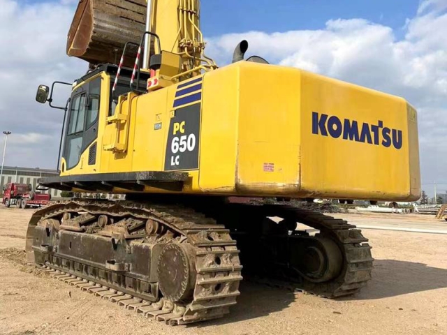 Used Komatsu PC650-8