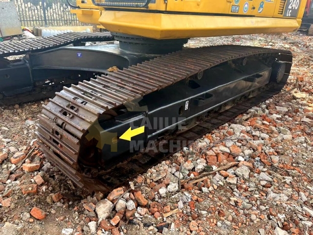 Used Komatsu PC240-8