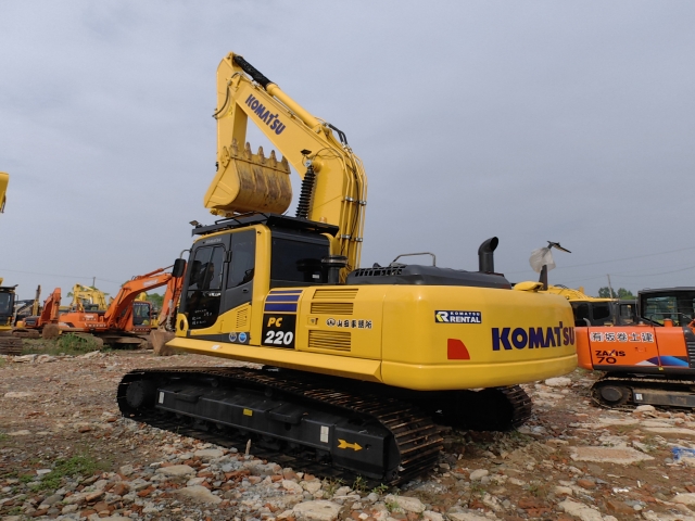 Used Komatsu PC220-8