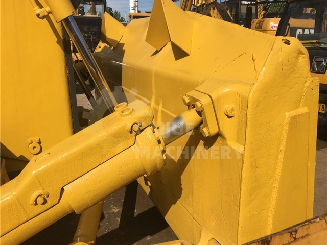 Used KOMATSU D155AX-5