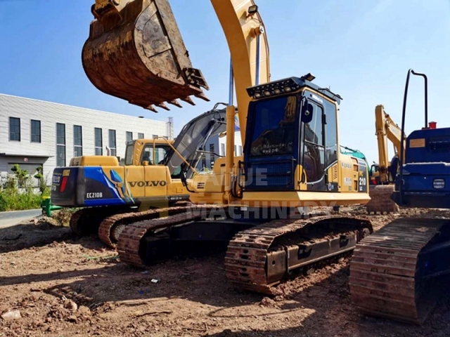 Used Komatsu PC210-8