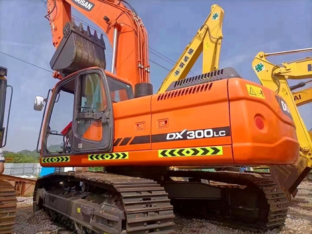 Used Doosan DX300