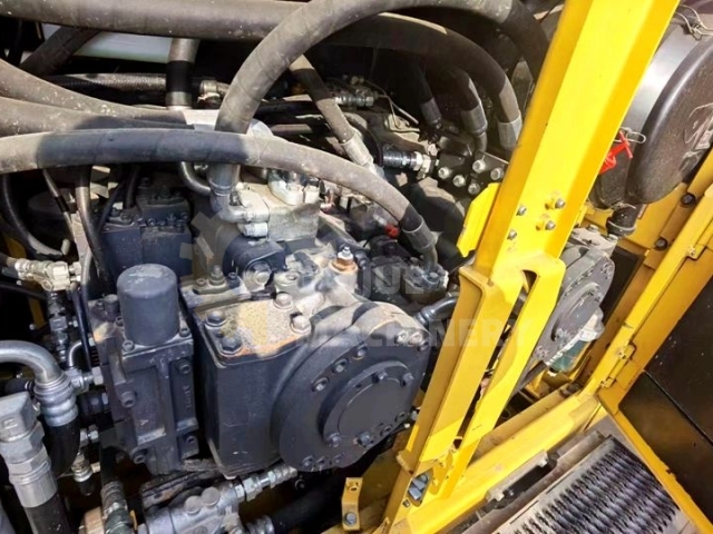 Used Komatsu PC650-8