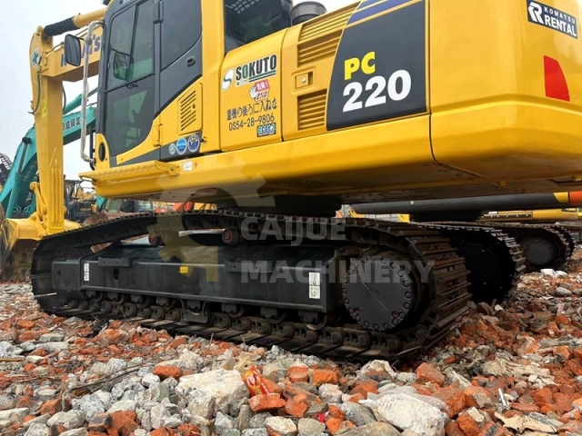 Used Komatsu PC220-8