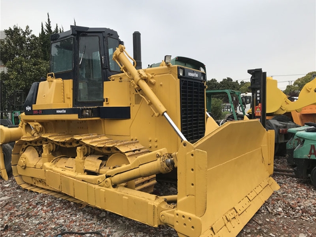 Used KOMATSU D85