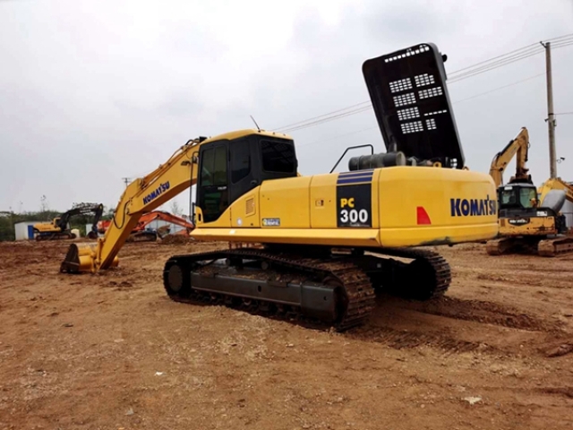 Used Komatsu PC300-7