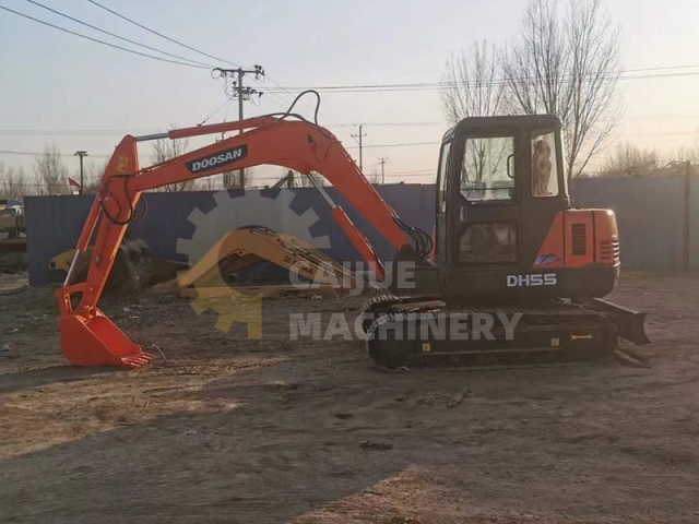 Used Doosan DH55