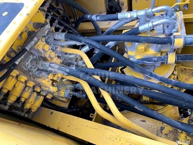 Used Komatsu PC200-8MO