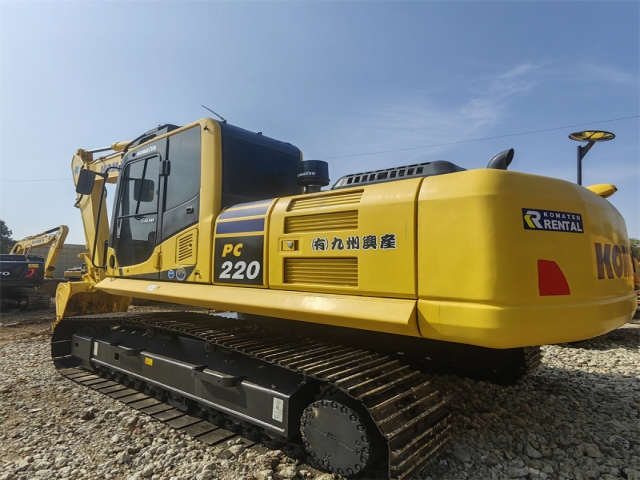 Used Komatsu PC220-8MO