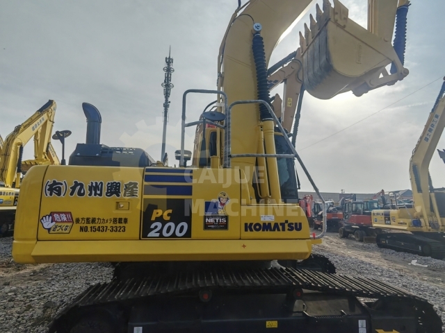 Used Komatsu PC200-8