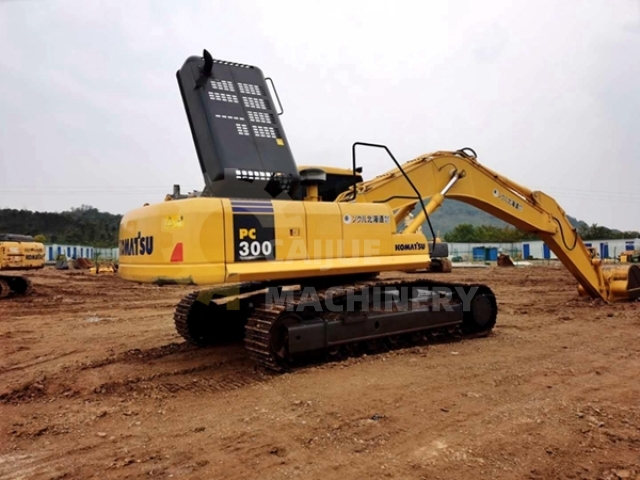 Used Komatsu PC300-7