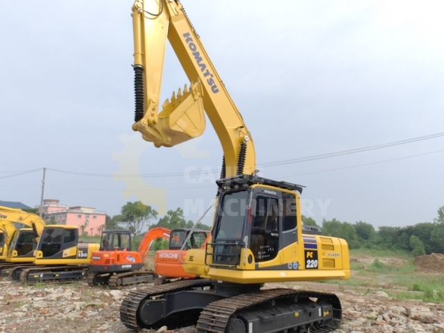 Used Komatsu PC220-8