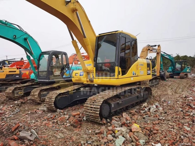 Used Komatsu PC210-8